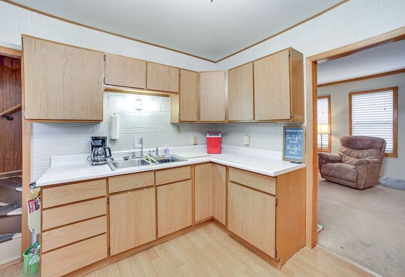 Peaceful Channing Retreat: 3 Mi To Lake Access!