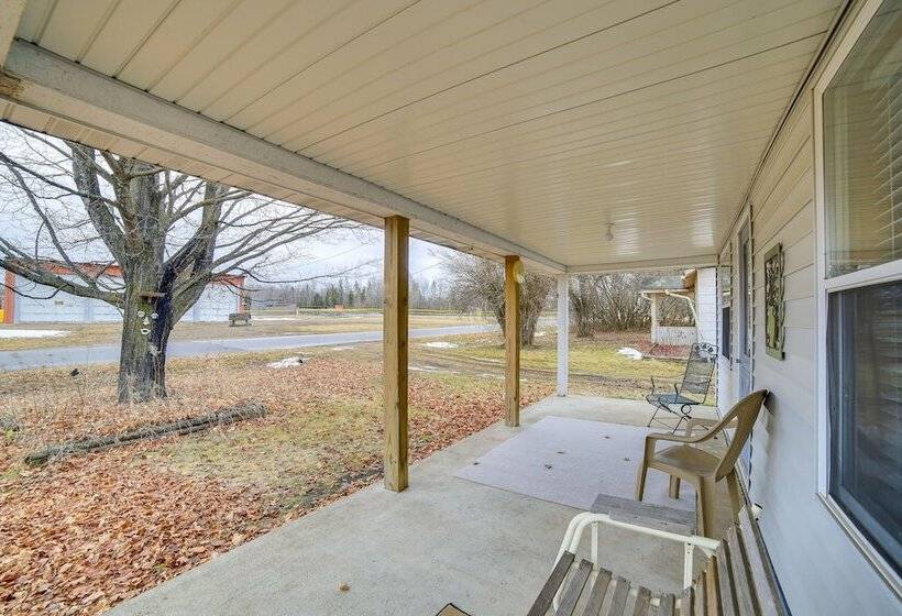 Peaceful Channing Retreat: 3 Mi To Lake Access!