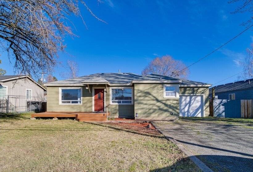 Peaceful Klamath Falls Home W/ Large Fenced Yard!