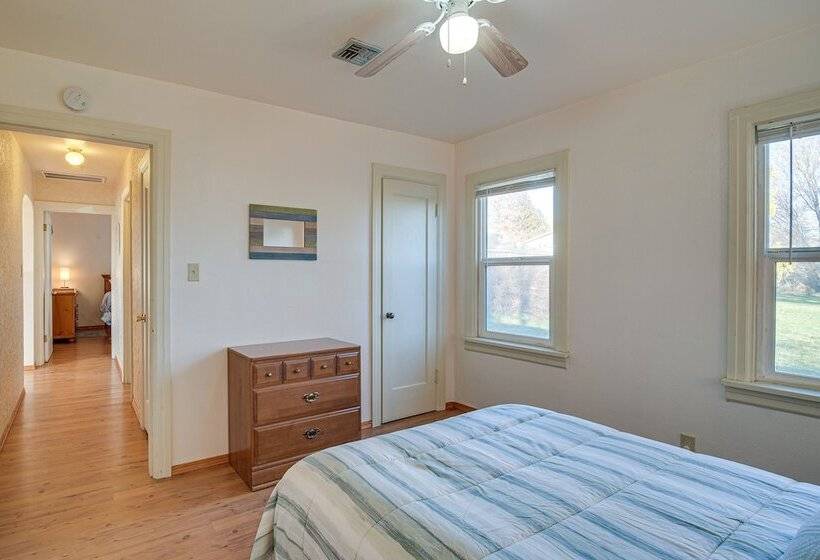 Peaceful Klamath Falls Home W/ Large Fenced Yard!