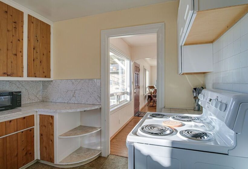 Peaceful Klamath Falls Home W/ Large Fenced Yard!