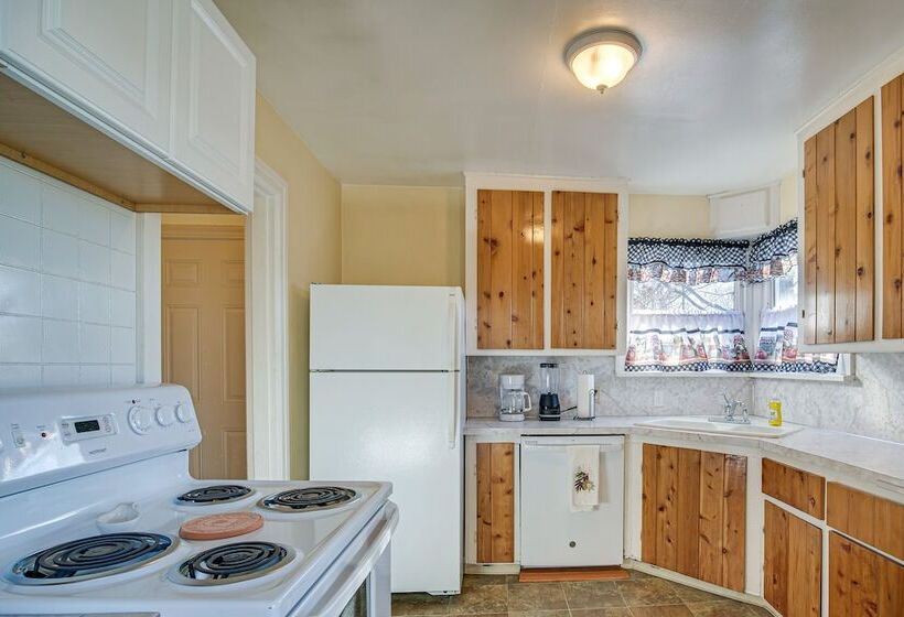 Peaceful Klamath Falls Home W/ Large Fenced Yard!