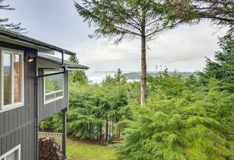 Peaceful Port Orford Retreat W/ Hot Tub & Views!