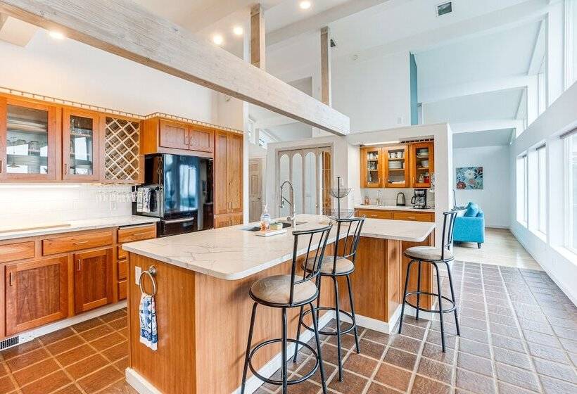 Peaceful Port Orford Retreat W/ Hot Tub & Views!