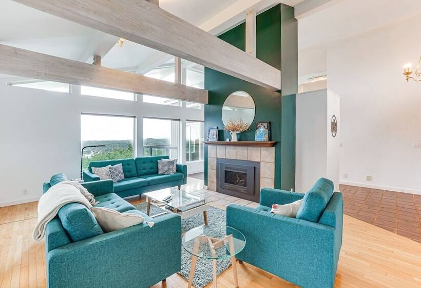 Peaceful Port Orford Retreat W/ Hot Tub & Views!