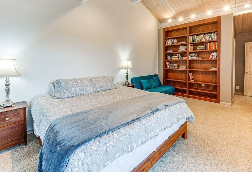 Peaceful Port Orford Retreat W/ Hot Tub & Views!