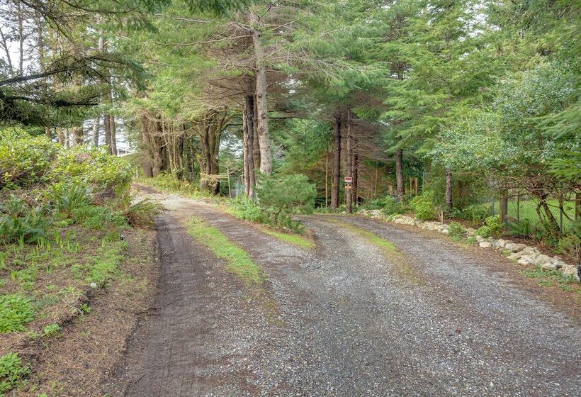 Peaceful Port Orford Retreat W/ Hot Tub & Views!