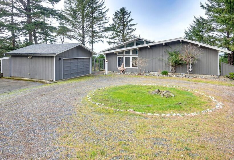 Peaceful Port Orford Retreat W/ Hot Tub & Views!