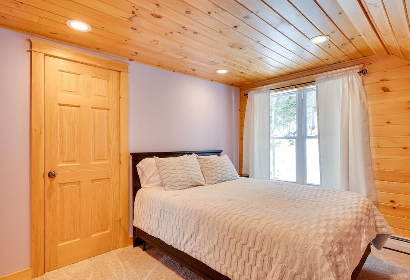 Peaceful Stark Cottage W/ Deck On South Ponds!