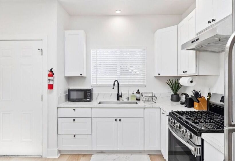 بنسيون Cozy Prvate Adu Close To Disney Beach Ev