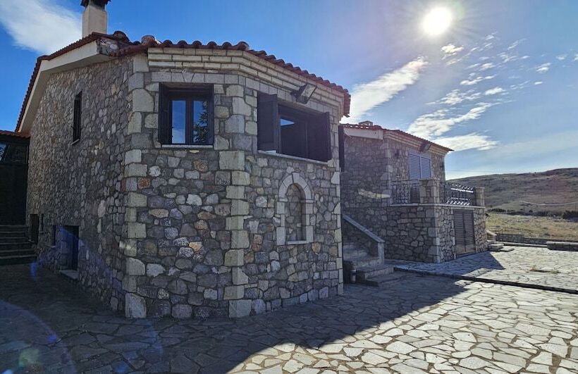 پانسیون Livadi Escape