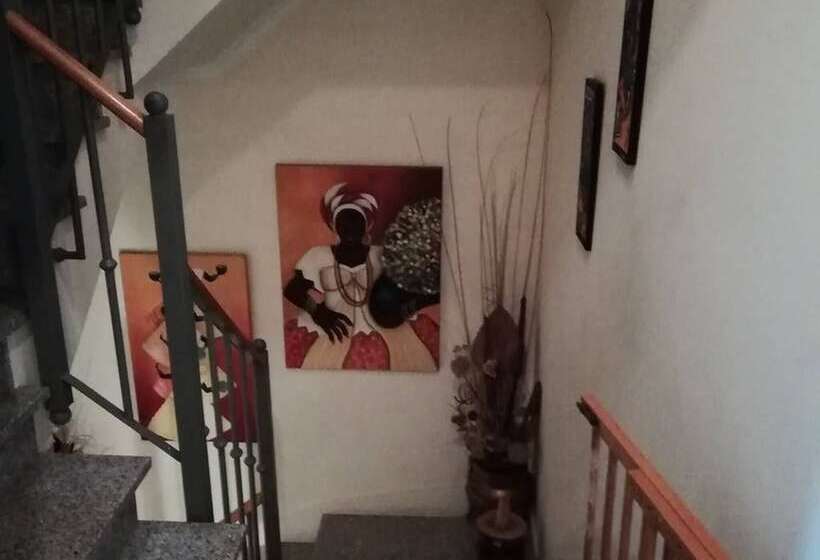 بنسيون Room In Apartment   Double Room 4 At Albarraque, Sintra With Balcony