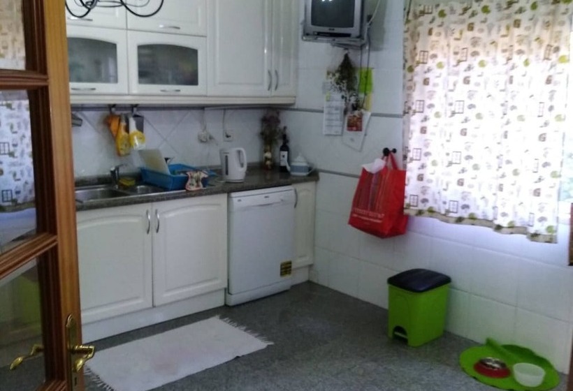 بنسيون Room In Apartment   Double Room 4 At Albarraque, Sintra With Balcony