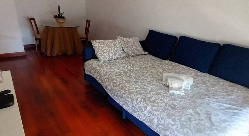 پانسیون Room In Apartment   Room 2   Room In Lisboa, Portugal