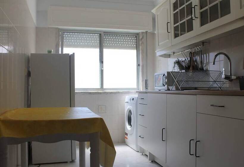 פנסיון Room In Apartment   Twin Room 2 In Sintra Massamá Next To Train Station