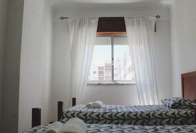 פנסיון Room In Apartment   Twin Room 2 In Sintra Massamá Next To Train Station