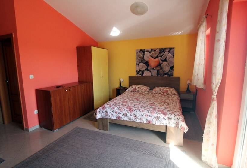 פנסיון Room In Studio   Apartment Aniko Near The Sea