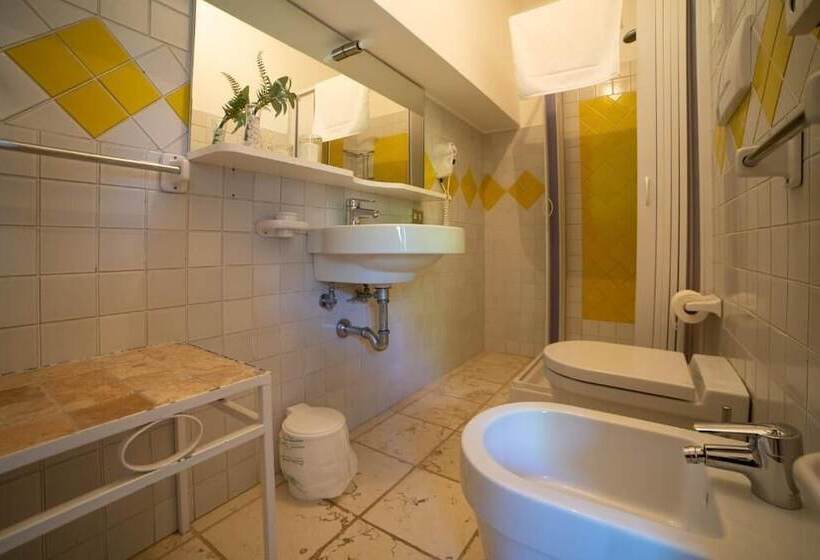 פנסיון Villa Clori