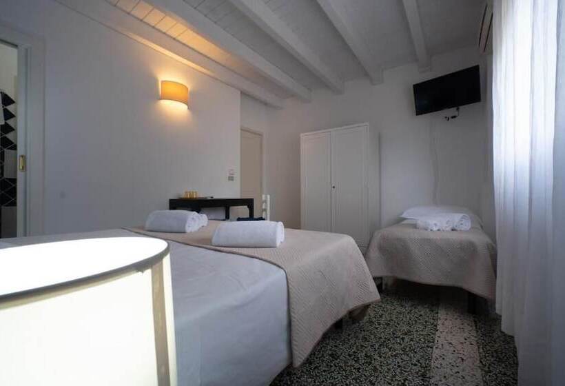 פנסיון Villa Clori