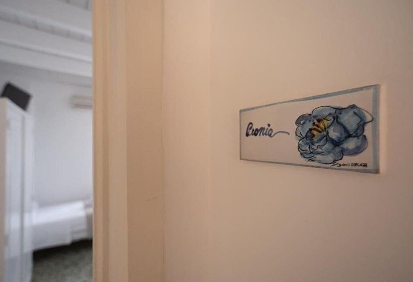 פנסיון Villa Clori