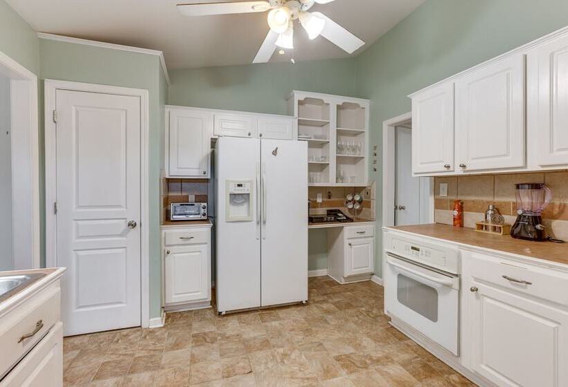 Pet Friendly Birmingham Cottage W/ Private Hot Tub