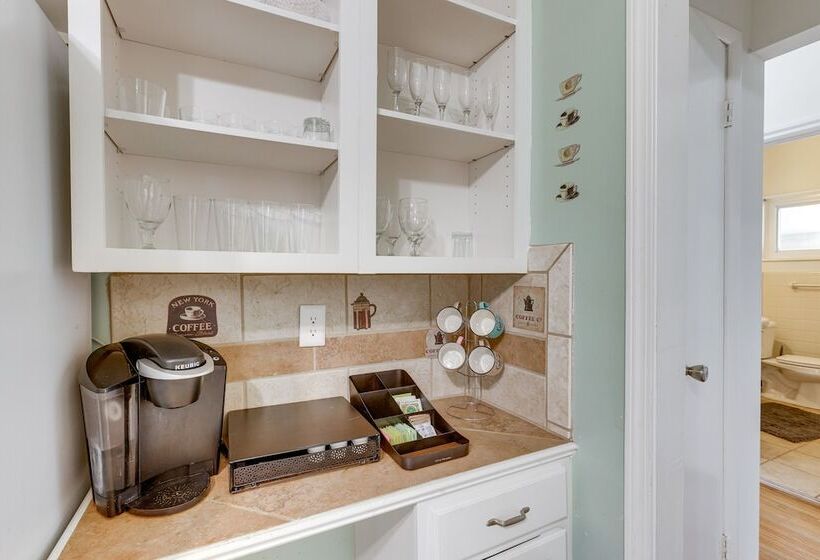 Pet Friendly Birmingham Cottage W/ Private Hot Tub