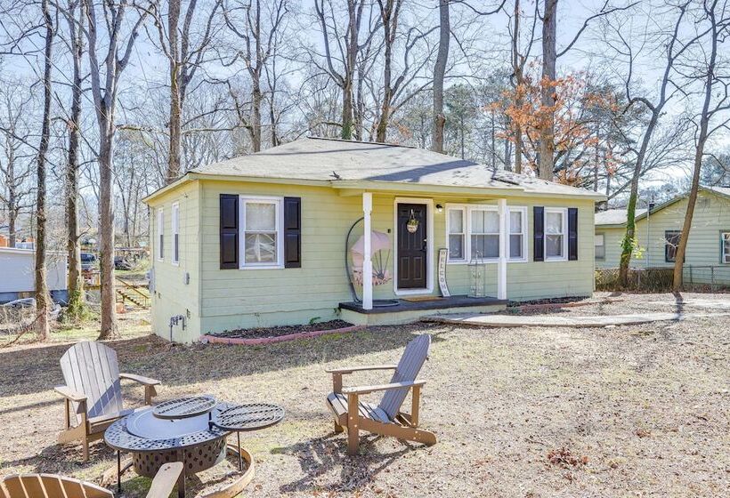 Pet Friendly Georgia Retreat W/ Fire Pit & Porch!