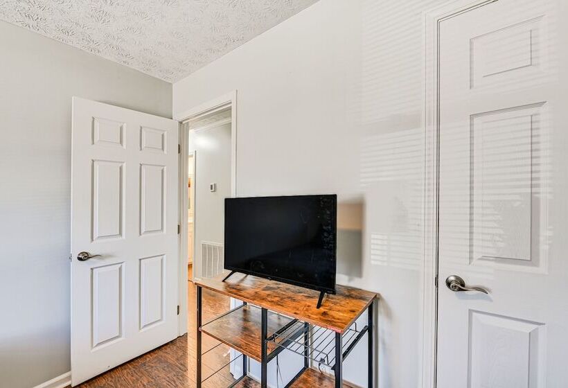 Pet Friendly Lawrenceburg Home Near Distilleries!