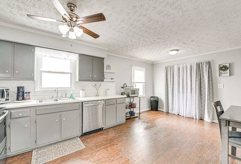 Pet Friendly Lawrenceburg Home Near Distilleries!