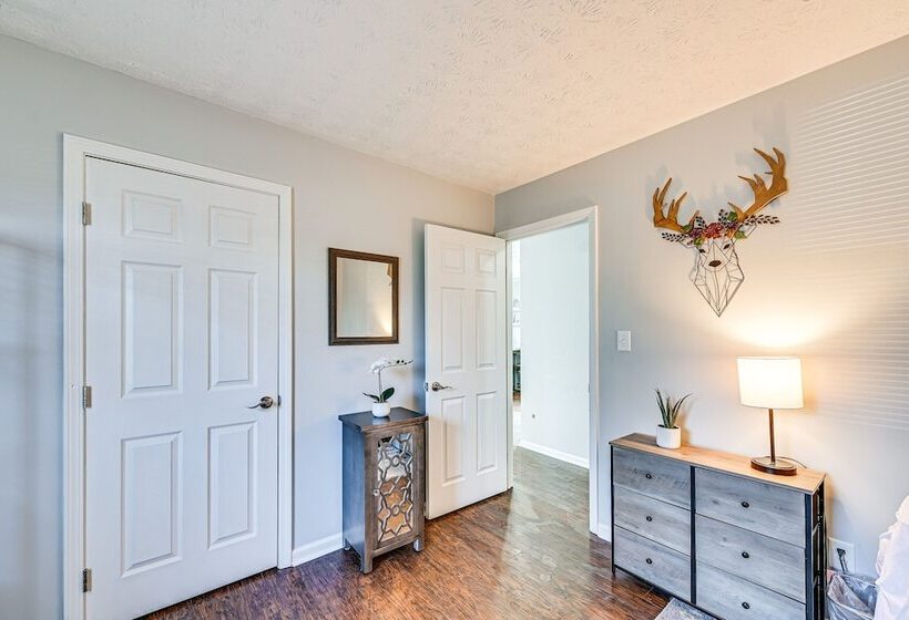 Pet Friendly Lawrenceburg Home Near Distilleries!