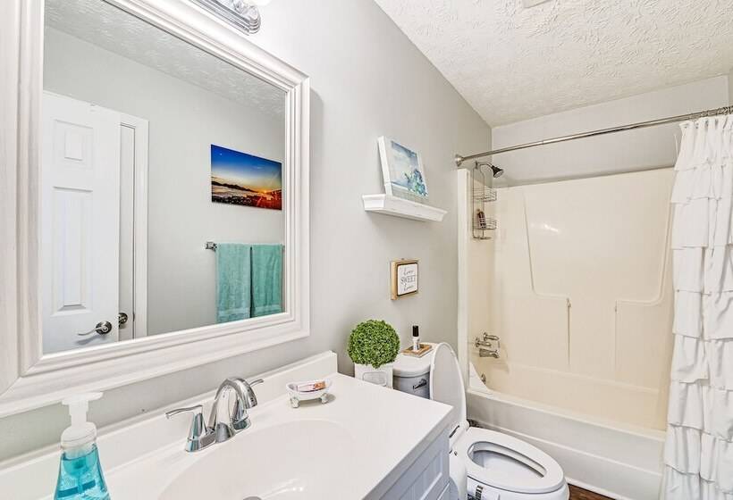 Pet Friendly Lawrenceburg Home Near Distilleries!