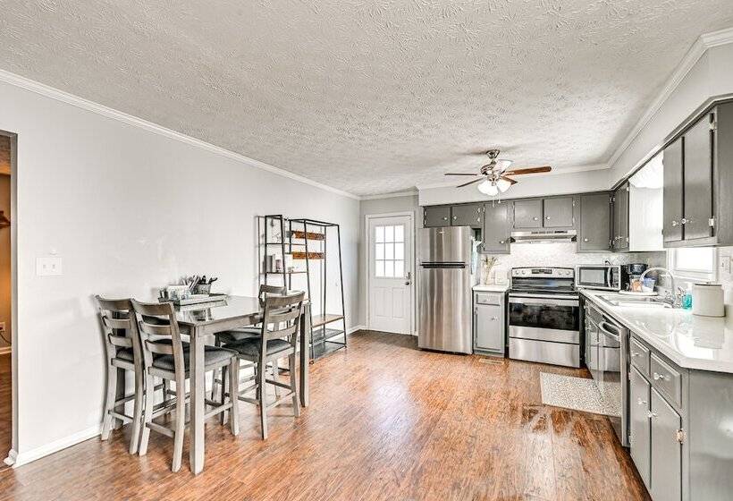 Pet Friendly Lawrenceburg Home Near Distilleries!