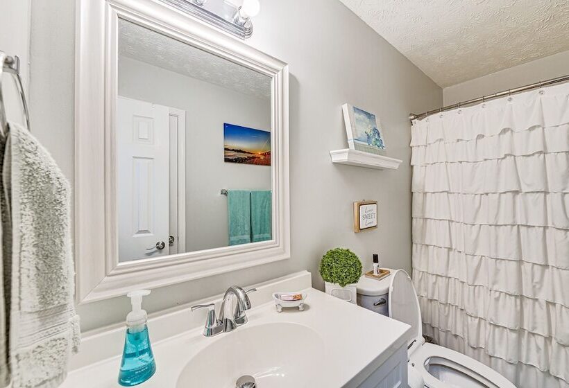 Pet Friendly Lawrenceburg Home Near Distilleries!