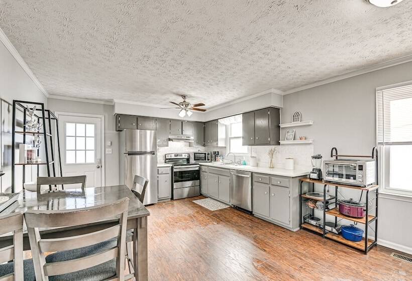 Pet Friendly Lawrenceburg Home Near Distilleries!