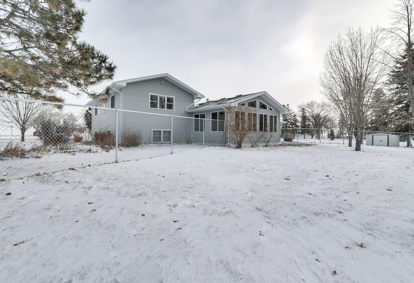 Hot Tub & Fenced Backyard: Moorhead Home!