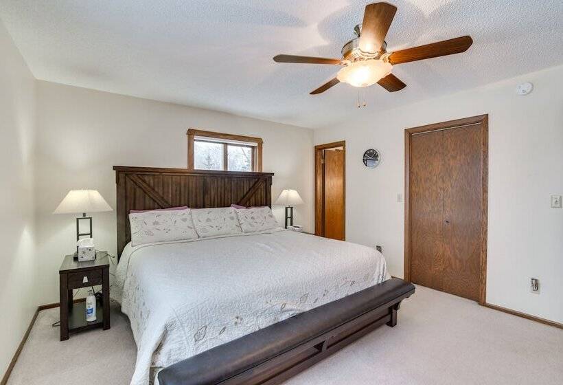 Hot Tub & Fenced Backyard: Moorhead Home!