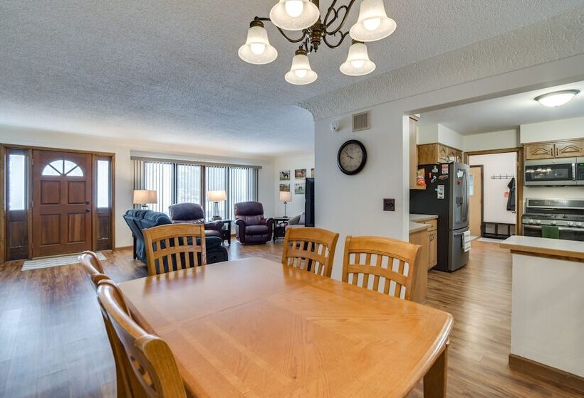 Hot Tub & Fenced Backyard: Moorhead Home!