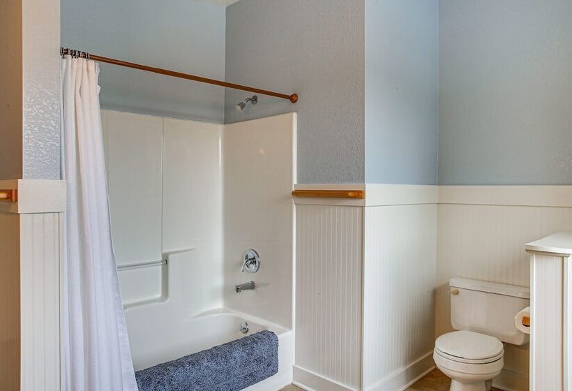 Pet Friendly Pinehurst Home: Hike, Bike & Ski!