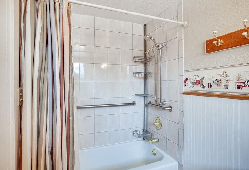 Pet Friendly Pinehurst Home: Hike, Bike & Ski!