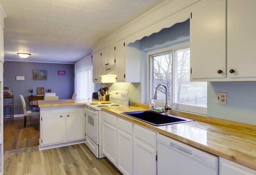 Pet Friendly Union Home ~ 19 Mi To Cincinnati!