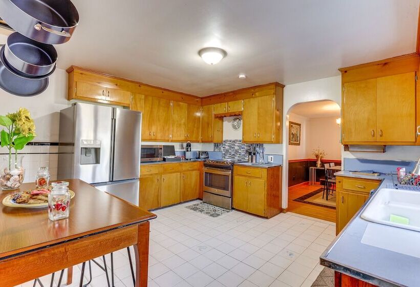 Pet Friendly West Haven Rental: Walk To Beach!