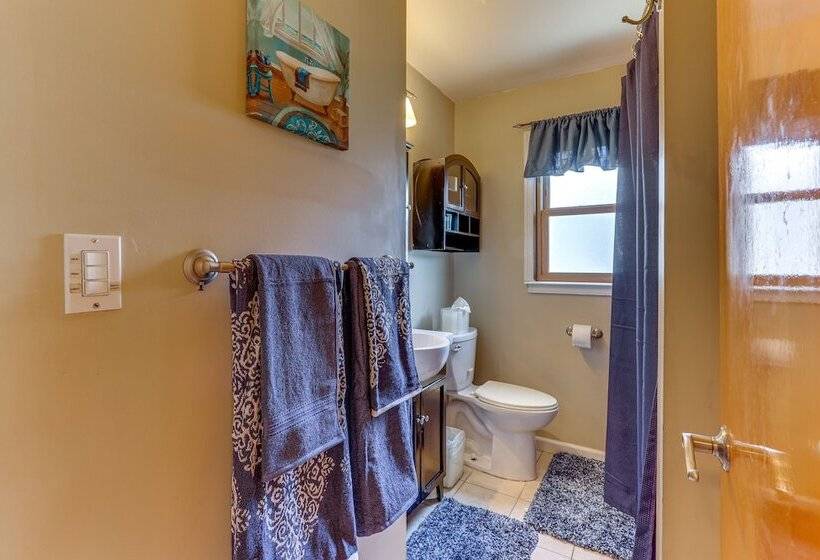 Pet Friendly West Haven Rental: Walk To Beach!