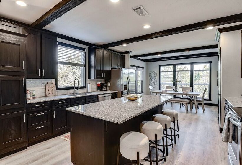 Possum Kingdom Lake House W/ Hot Tub & Shared Dock