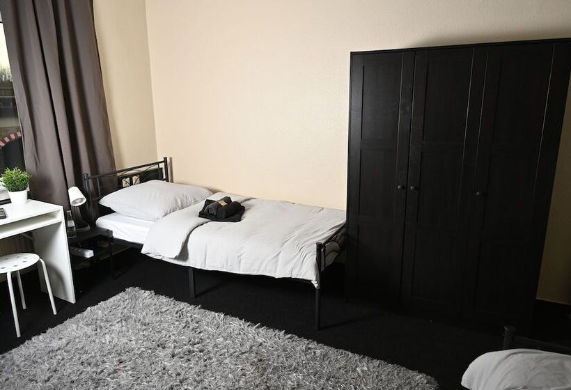 Pott Hostel   Zimmervermietung