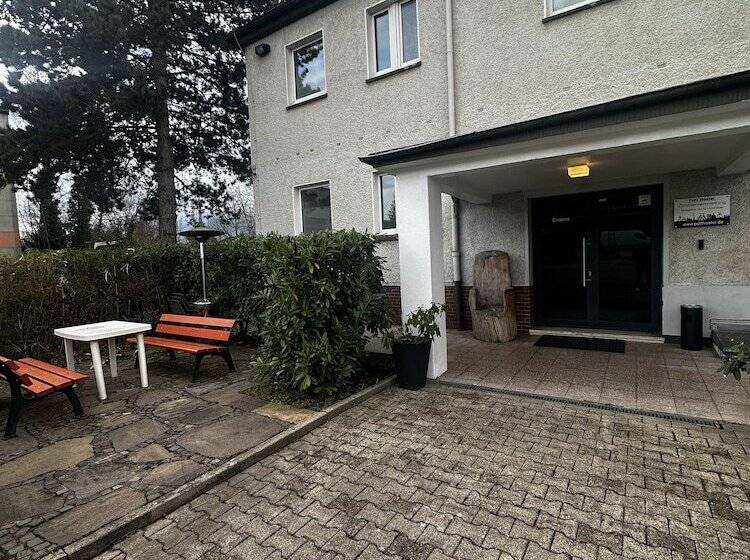 Pott Hostel   Zimmervermietung