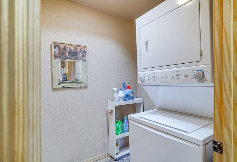 Quiet Country Home In Las Cruces W/ Horse Stalls!