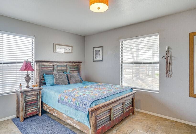 Quiet Country Home In Las Cruces W/ Horse Stalls!