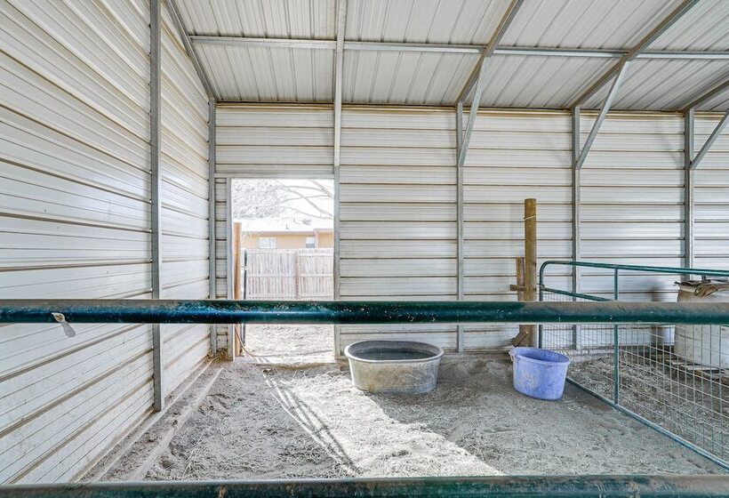 Quiet Country Home In Las Cruces W/ Horse Stalls!