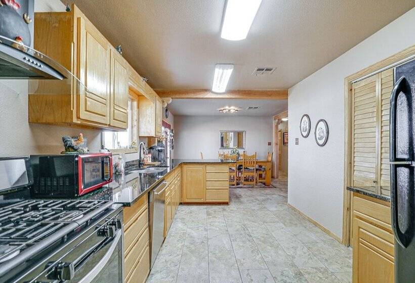 Quiet Country Home In Las Cruces W/ Horse Stalls!