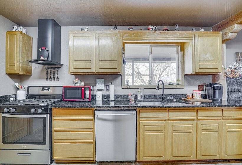 Quiet Country Home In Las Cruces W/ Horse Stalls!